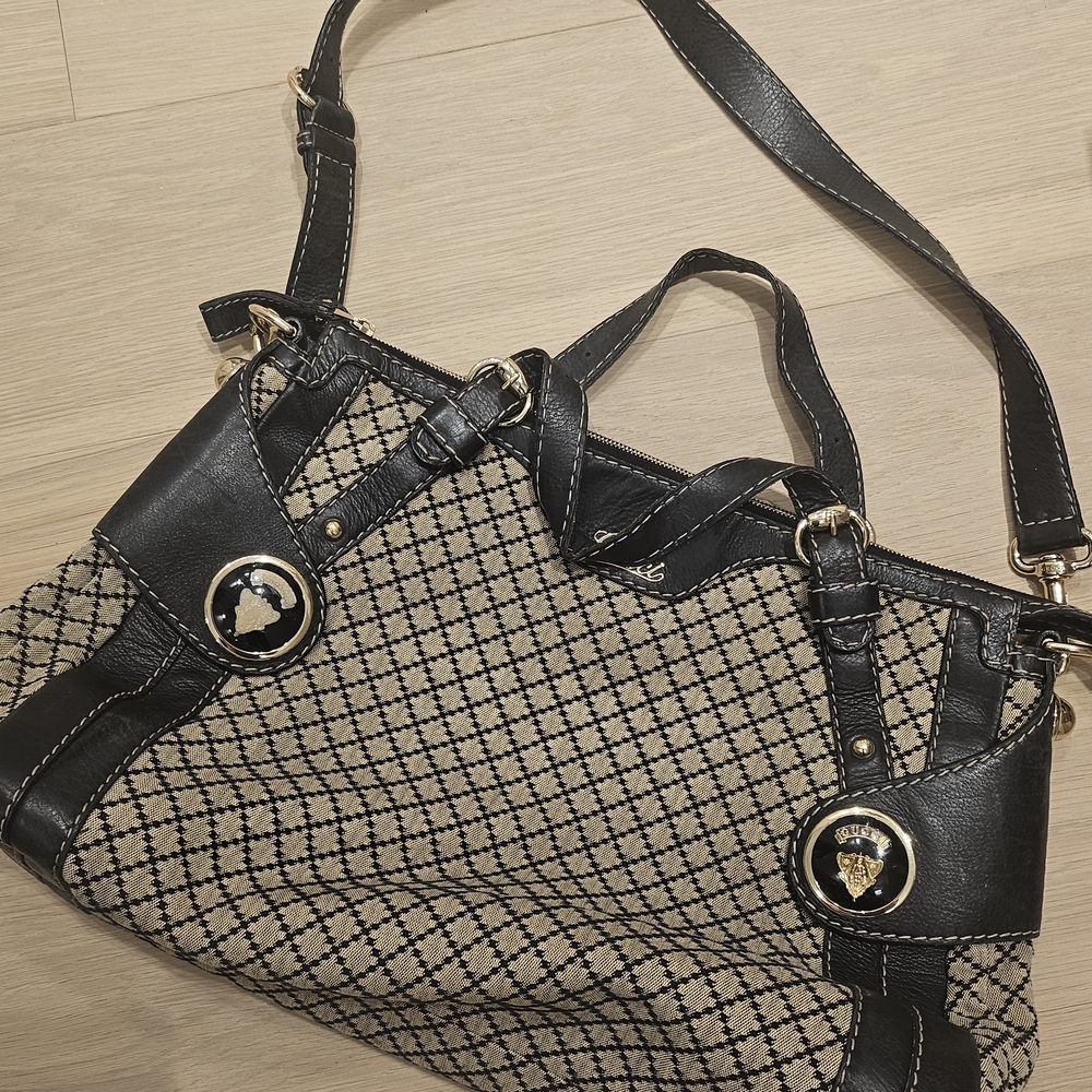 Stylish GUCCI Limited edition Dark Navy and Tan Shoulder bag